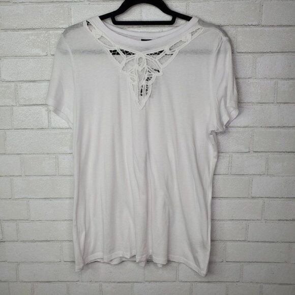 Torrid White Eyelet Neck Short Sleeve Tee Shirt - Picture 1 of 4